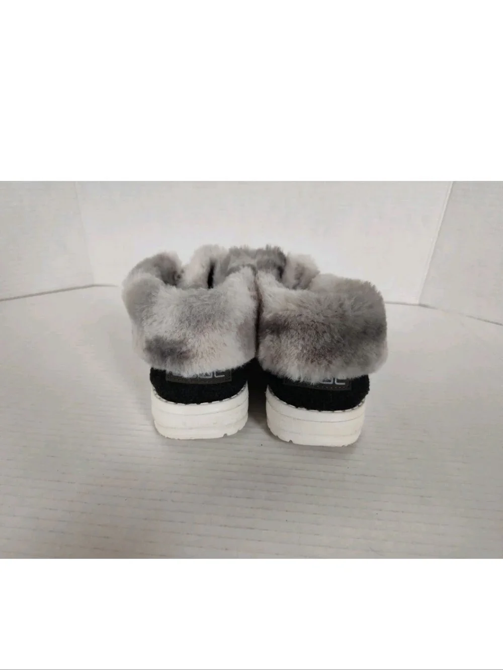 Hey Dude Britt Youth Faux Fur Ankle Boots size Y4 - L5  Gray Shoes Booties